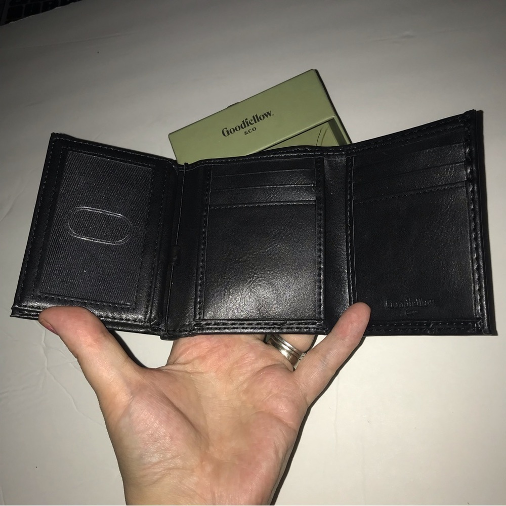 𝅺GOODFELLOW & Co. trifold wallet